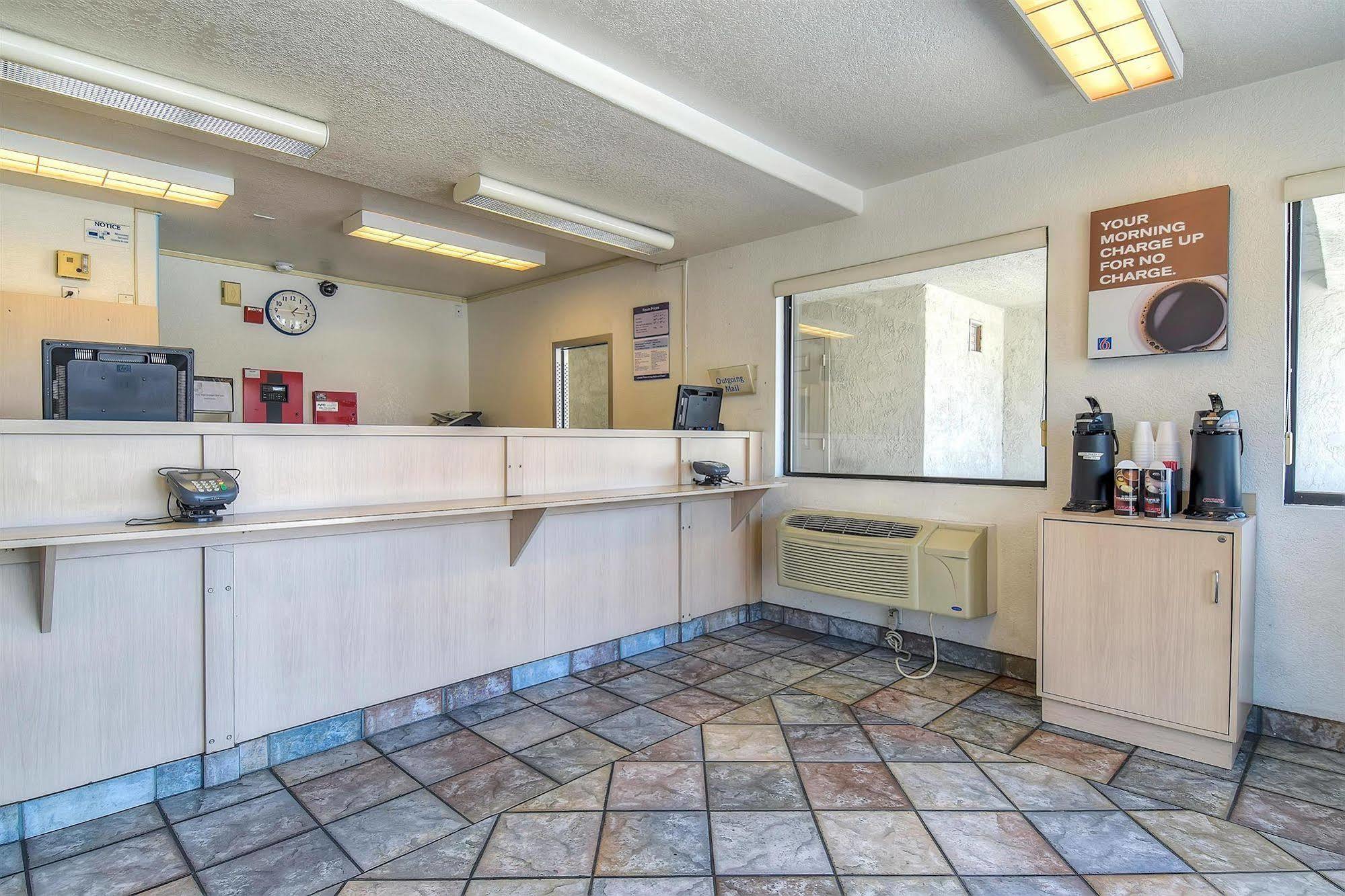 Motel 6 Anaheim Stadium - Orange Exterior photo