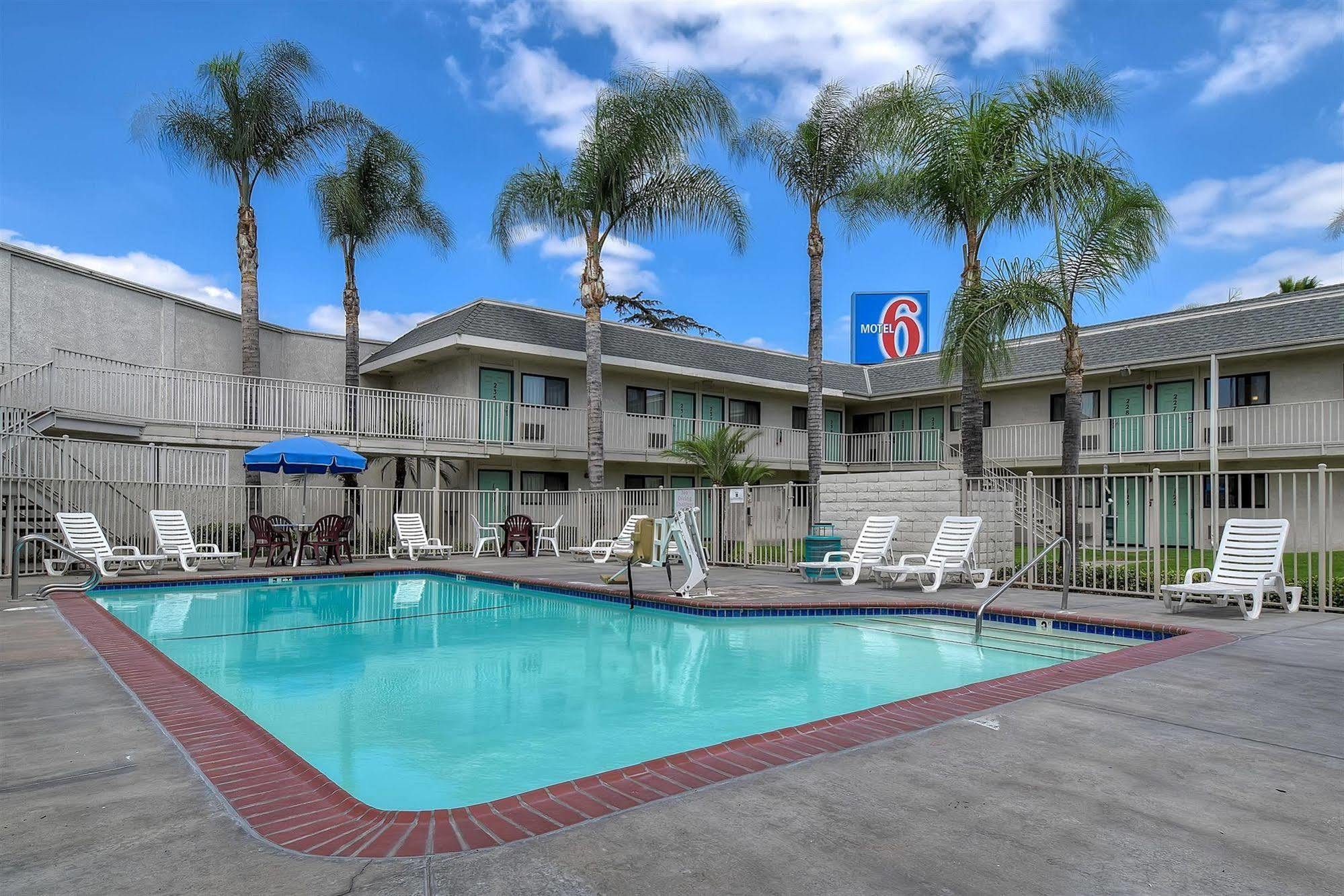 Motel 6 Anaheim Stadium - Orange Exterior photo