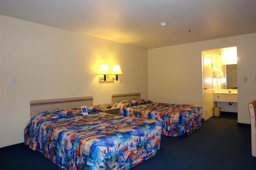 Motel 6 Anaheim Stadium - Orange Room photo
